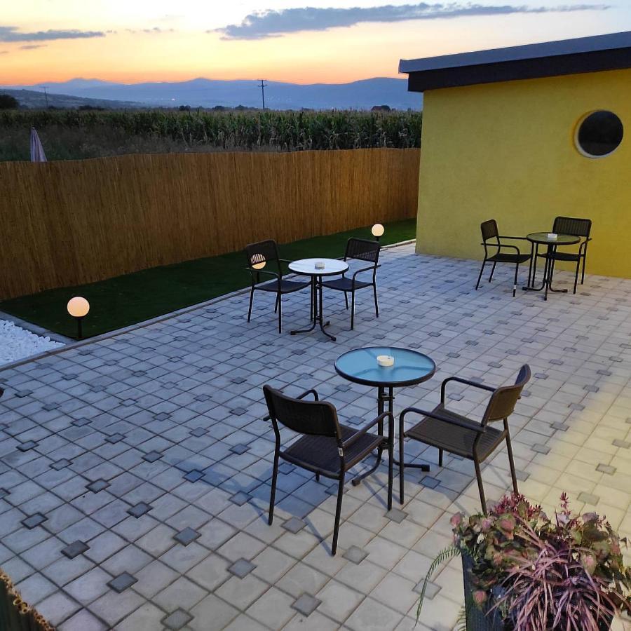 V & V Villa Lalince ภายนอก รูปภาพ