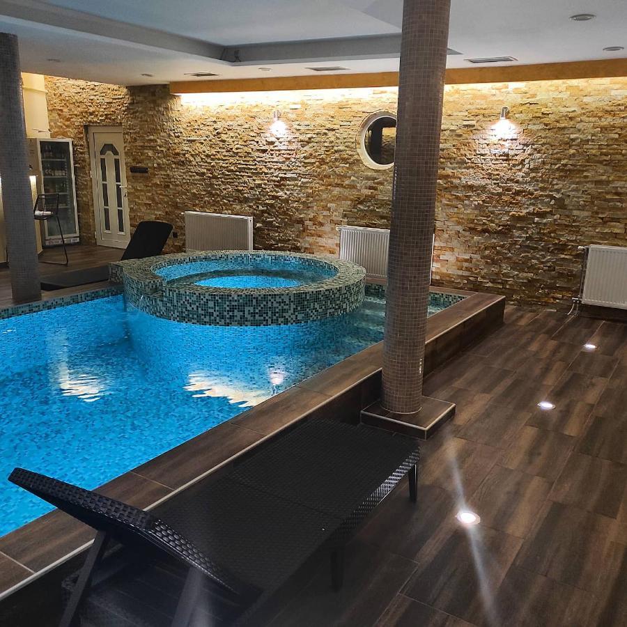 V & V Villa Lalince ภายนอก รูปภาพ