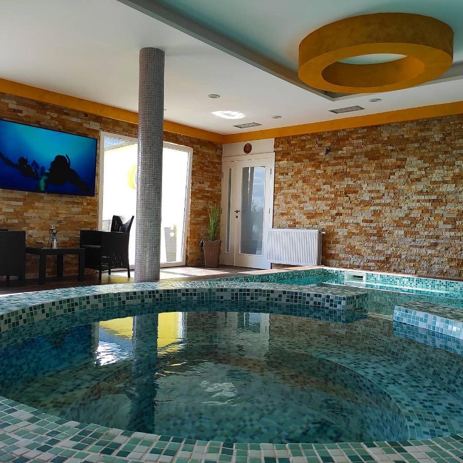 V & V Villa Lalince ภายนอก รูปภาพ