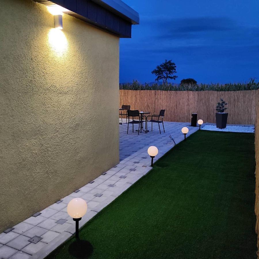 V & V Villa Lalince ภายนอก รูปภาพ