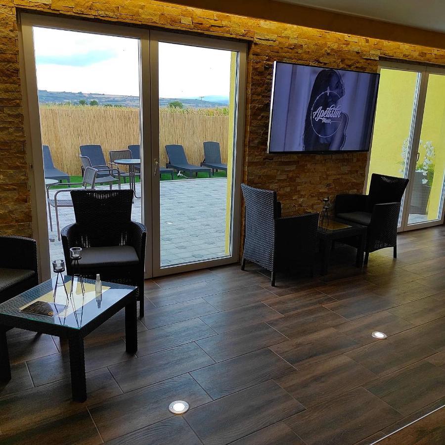 V & V Villa Lalince ภายนอก รูปภาพ