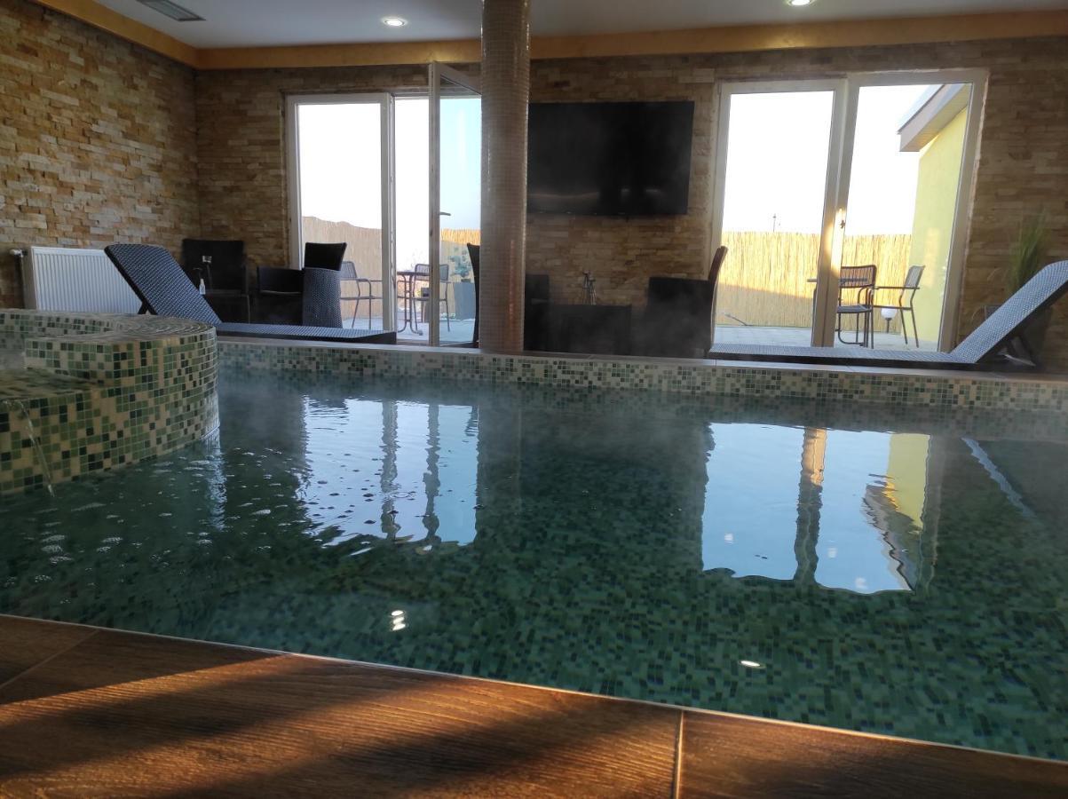 V & V Villa Lalince ภายนอก รูปภาพ