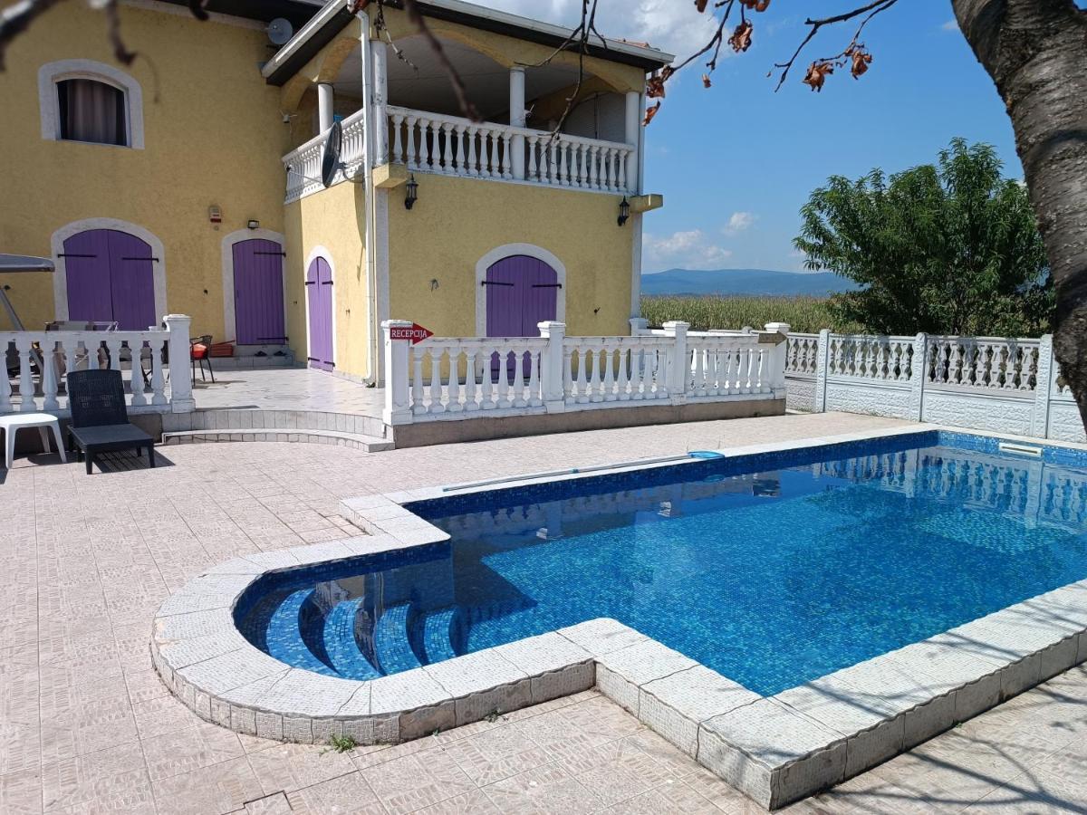V & V Villa Lalince ภายนอก รูปภาพ