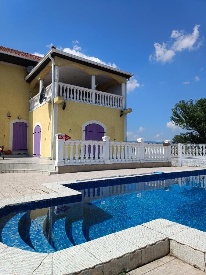 V & V Villa Lalince ภายนอก รูปภาพ
